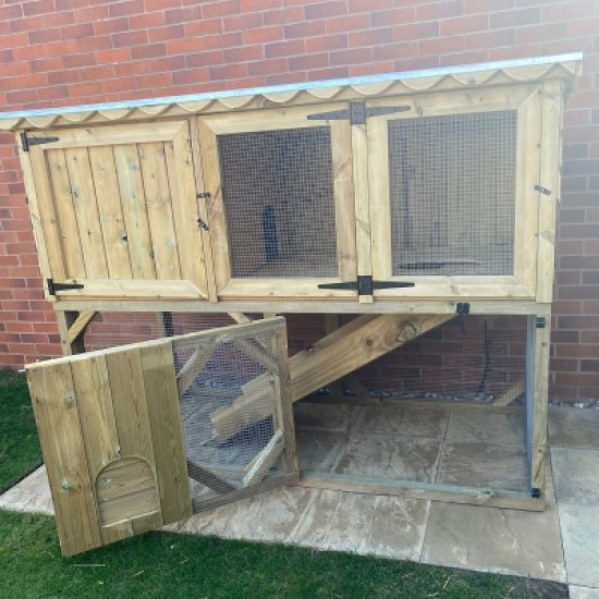 Manor Rabbit Hutch
