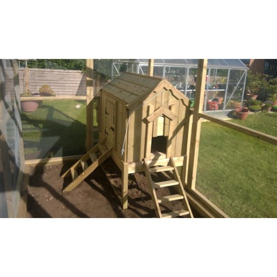 Sanctuary Walk in Chicken Run – With Internal House